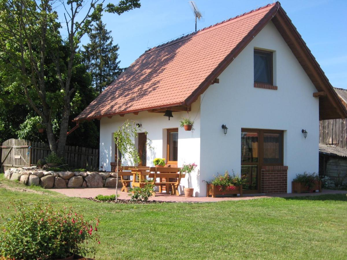 Domek Czerwony Kapturek Villa Plocice Exteriör bild