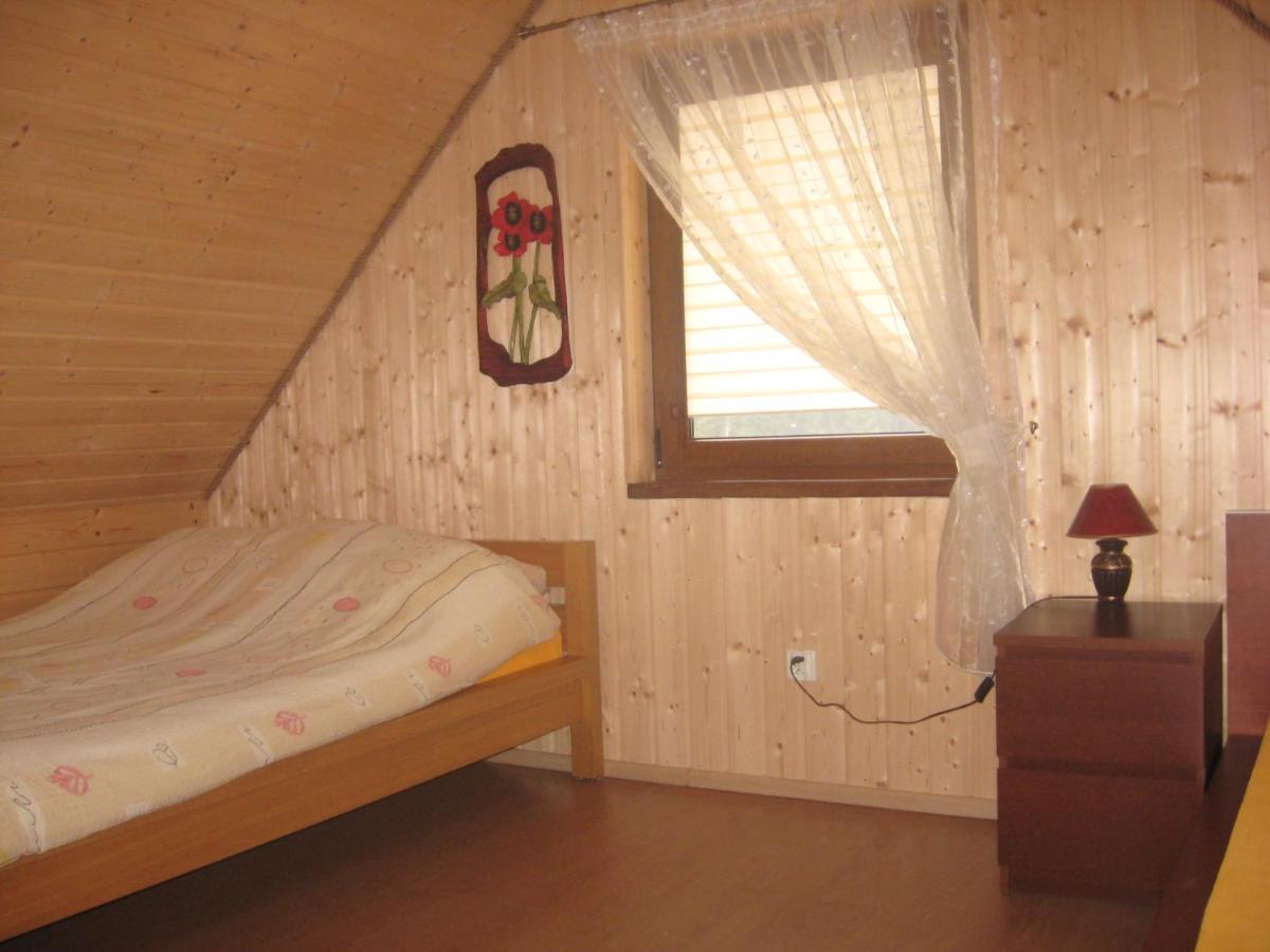 Domek Czerwony Kapturek Villa Plocice Exteriör bild