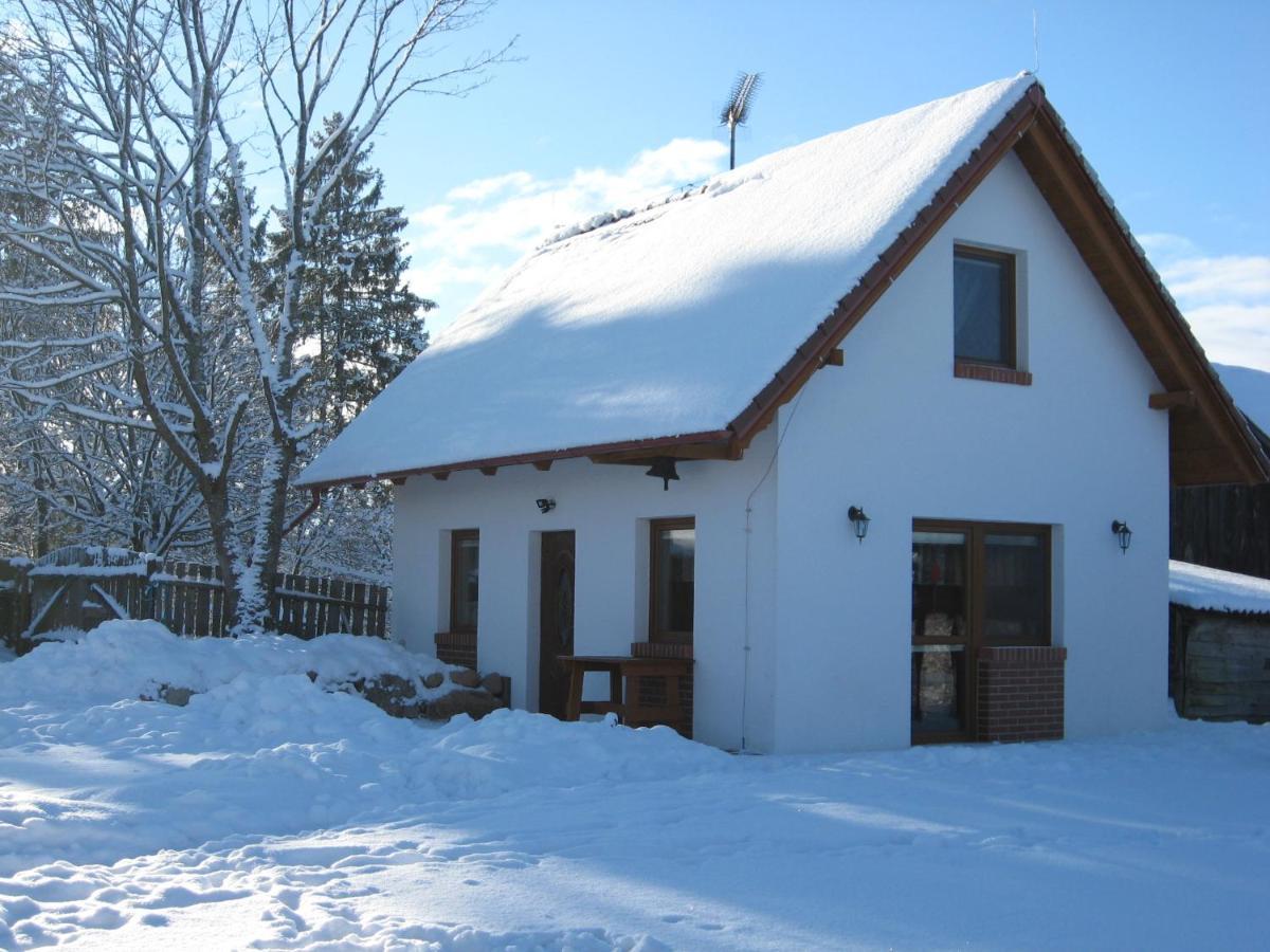 Domek Czerwony Kapturek Villa Plocice Exteriör bild