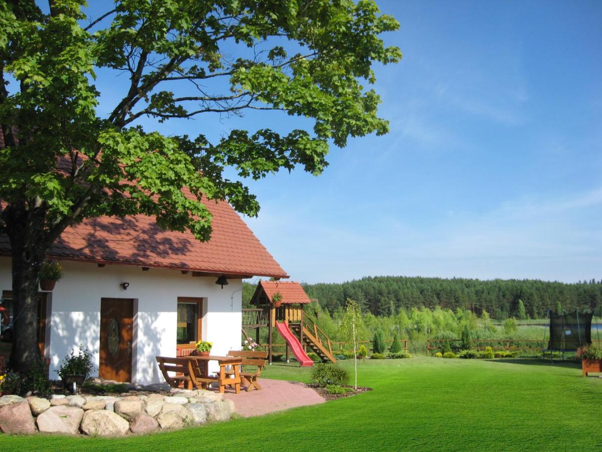 Domek Czerwony Kapturek Villa Plocice Exteriör bild