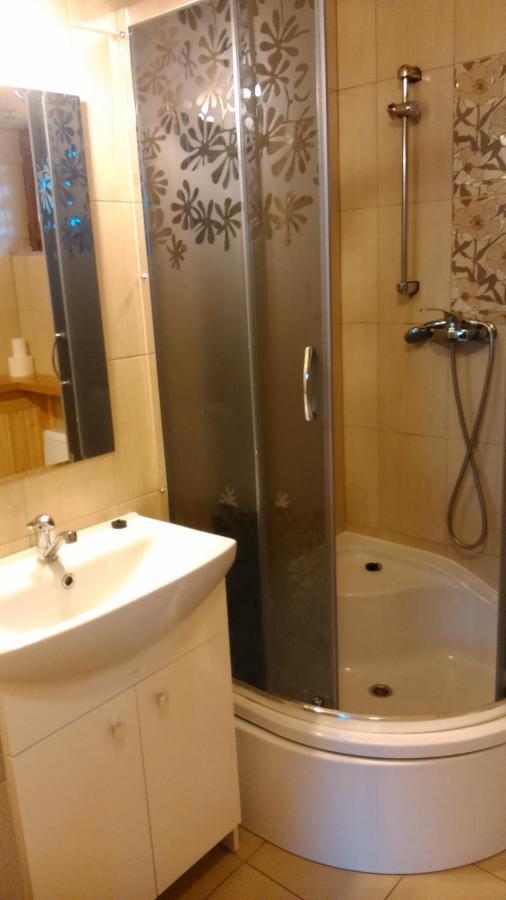 Domek Czerwony Kapturek Villa Plocice Exteriör bild