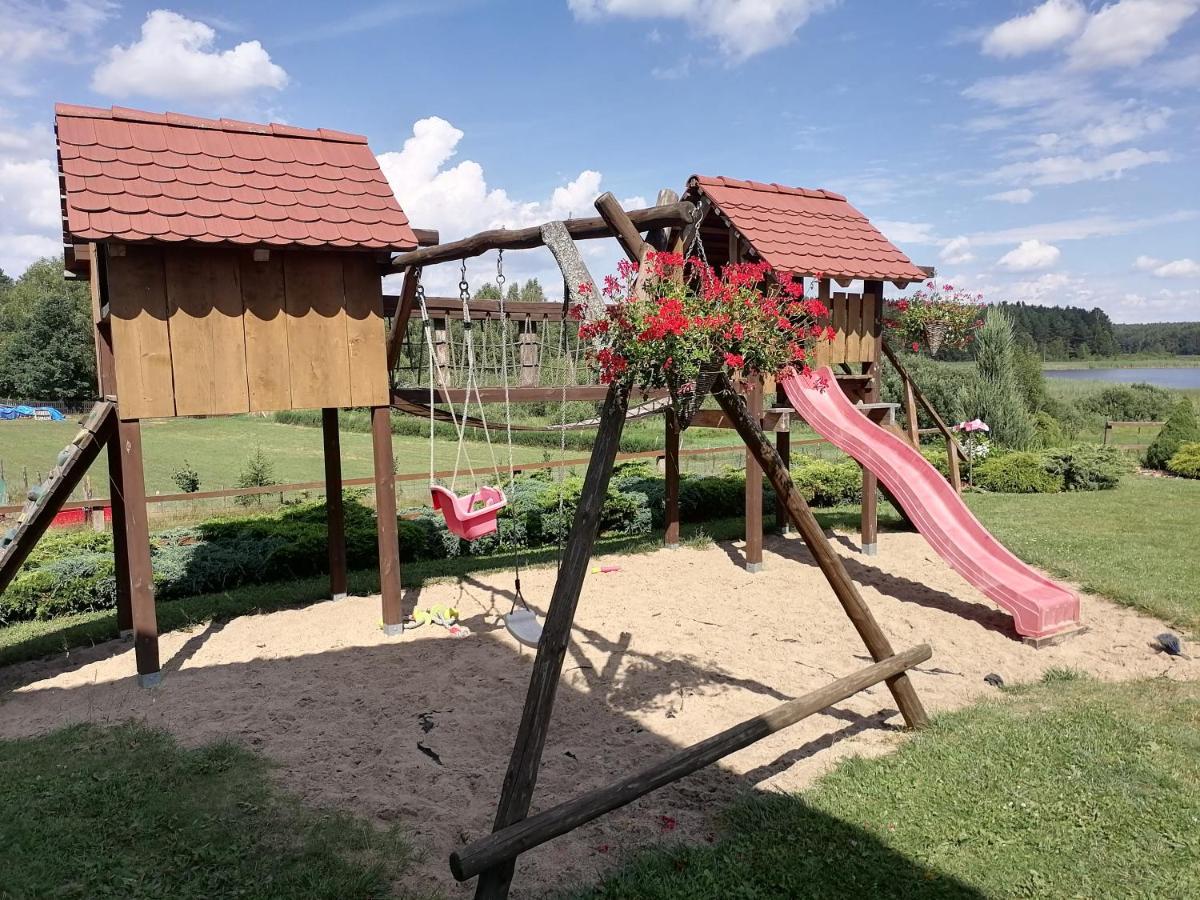 Domek Czerwony Kapturek Villa Plocice Exteriör bild